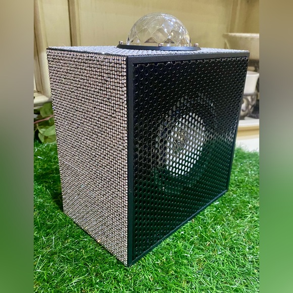 BRAND NEW WITH TAGS Bling Edition Wireless Beat Box - Picture 2 of 3